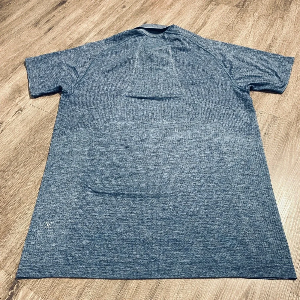Lululemon Metal Vent Tech Polo Mens Large Heathered Blue Short Sleeve Athletic